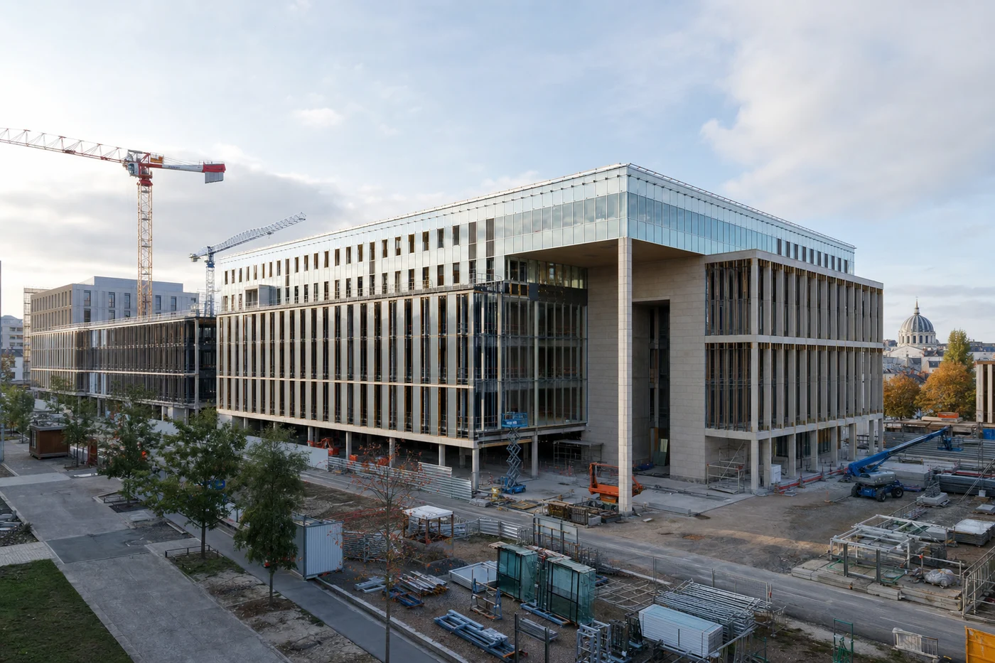 Illustration editoriale d'un batiment administratif en chantier coordonne